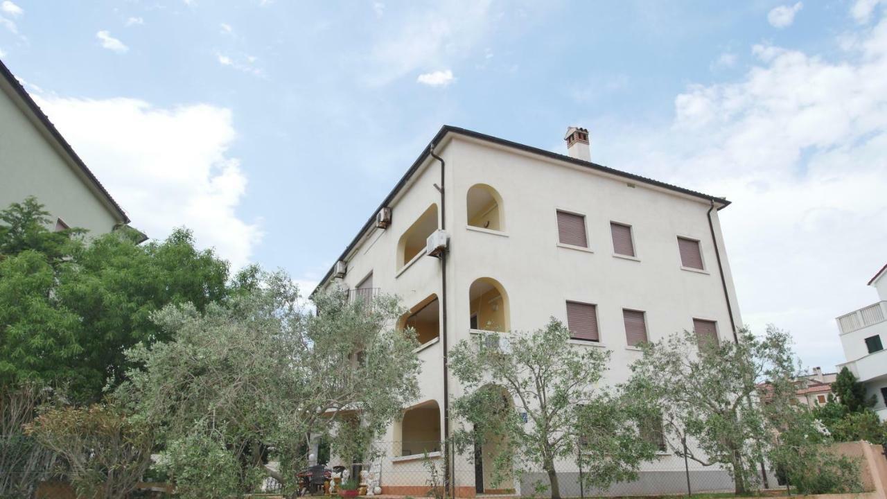 Studio Apartman Erika Ližnjan Buitenkant foto